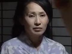 自慰行為で欲求を解消している熟女義母に欲情する義息「あんたが欲しい」力尽くでマンコを貫く強制レイプ、母子相姦