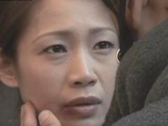 ＜友田真希＞新聞配達員の男と情事に溺れた不貞妻。善がり乱れての淫乱、激イキ不倫ファック