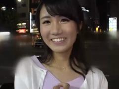 ＜素人ナンパ＞街角でお声掛けされた21歳のお姉さん。もうすでにカーセックスの経験有り。初対面チンポでハメられ激イキ顔射