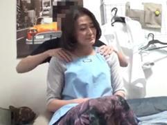 ＜おばさんレンタル＞家事代行から来た56歳の家政婦が肩もみマッサージから寝取られます。濃厚ベロチュウ、不倫な性交