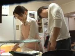 ＜家事代行＞ミニスカ姿の色っぽい家政婦さんに若い男が欲情して暴走。襲って力尽くでチンポをねじ込んでの強制セックス