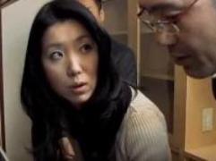 不動産屋の男に犯されてしまう悲惨な人妻。深夜に合鍵で忍び込まれての中出しレイプ。鬼畜なまでの淫行