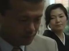 激しく抱かれ情事に溺れる美熟女。相手は亡き旦那の親友。喪服姿のままハメられまくりの発情ファック