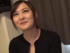 ＜素人ナンパ＞心理カウンセラーが職業の女。処女ではないけども彼氏がいた経験がないんだそう。イラマチオからのハメ撮り