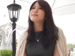 ＞とても綺麗な奥さんが旦那に内緒でAV出演。今宵は乳首とマンコを露わに喘ぎ悶え初対面チンポで激イキファック