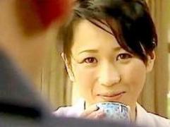 〖北原夏美〗巨乳妻が郵便配達員と昼間から抱き合うまぐわい。淫乱モードが炸裂しての激イキ不倫ファック