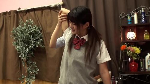 「イヤだとは言えない…」女子力UPを目指してやって来たエステ店でヌルヌルマッサージを受ける制服美少。その3