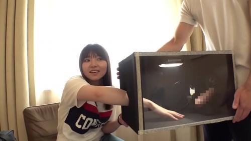 【素人】箱の中身はなんだろなでチ○ポを握らされる美少女