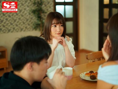 1ヶ月禁欲していた彼女の親友美少女はまるで獣のように自ら跨がり腰を振り続ける激突き騎乗位エロセックスに溺れる！