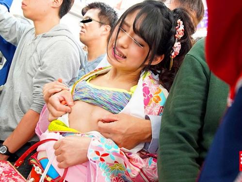 二十歳の記念に生まれて初めての生姦セックスする成人式痴漢！初々しさに溢れるエロ娘を凄テクで堕とす痴漢師！