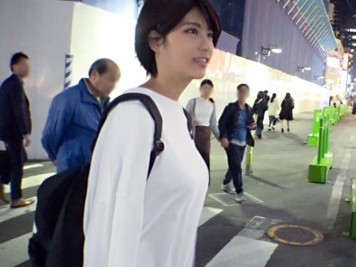 ＜巨乳JD×ナンパ＞極エロ淫尻★渋谷の黒髪ショートカット10代ボーイッシュ女子大生さん！淫汁マンコを巨根ピストンされる！