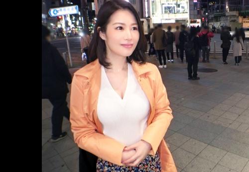 ＜人妻＞桃尻くびれ美ボディ★お淑やかなアラサー専業主婦さん(28)♪ 淫汁ダダ漏れのお上品マンコで不倫交尾してしまう！