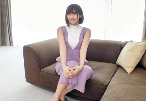 ＜初撮り＞清楚でスレンダー美人な生保レディさん♪ 濡れやすいお上品なマンコを激パコされて痙攣絶頂してしまう！ 春乃真奈美