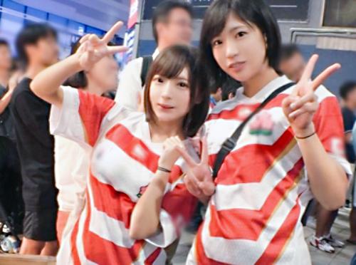 ＜不動産OL×ナンパ乱交＞スレンダー淫尻★新宿でW杯ラグビー応援する美人OL2人組さん♪性欲マンコで乱交4Pしてしまう！