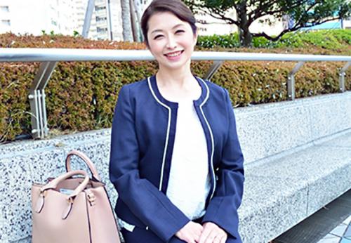 ＜熟女＞気品漂う六十路の専業主婦さん(63)♪ 夫以外のチンポを知らない完熟人妻マンコで初めて不倫性交してしまう！