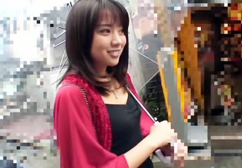 ＜露出＞有名私立大の高学歴女子大生さん♪ 駐車場で手マンされ発情した口マンコでフェラご奉仕してしまう！