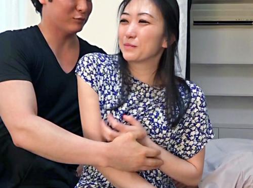 ＜熟女×中出し＞極エロ猥尻★三十路のアラフォー性欲奥様(37)！ 2年チンポ入れてない痙攣マンコに中出しされてしまう！