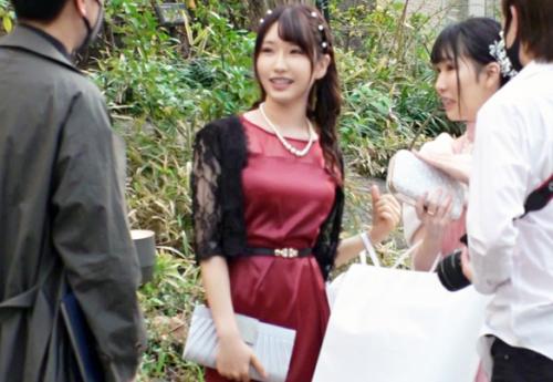 ＜中出し＞極上Eカップ淫尻ボディ★結婚式帰りの美人カフェ店員さん♪ 清楚なドレス着衣のまま生射交尾させてしまう！