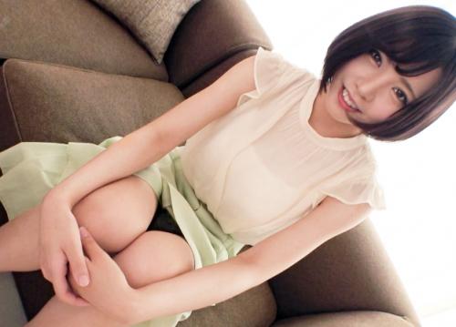 【美少女×ハメ撮り】スレンダー美尻★ショートヘア激カワ介護士さん♪ 4年チンポ入れてない痙攣マンコをハメ倒されてしまう！