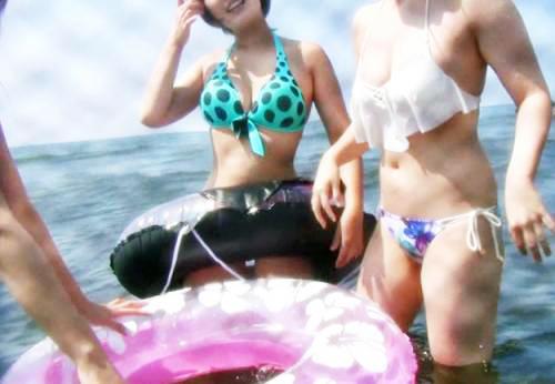 ＜巨乳×海ナンパ＞卑猥巨尻ボディ★白ビキニ女子大生さん♪ ビクビク痙攣する潮吹き早漏マンコで鬼ピス顔射交尾してしまう！