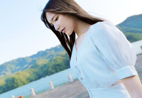 ＜長身＞スレンダーくびれ美ボディ★20歳の学生美女さん♪ 敏感な潮吹きマンコを巨根ピストンされてしまう！