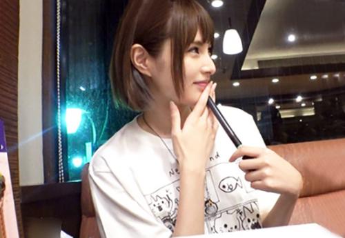 ＜素人＞細身スレンダー美乳ボディ★激かわショートヘア美少女さん♪ 潮吹き美マンコを極太チンポで無限鬼ピスされてしまう！