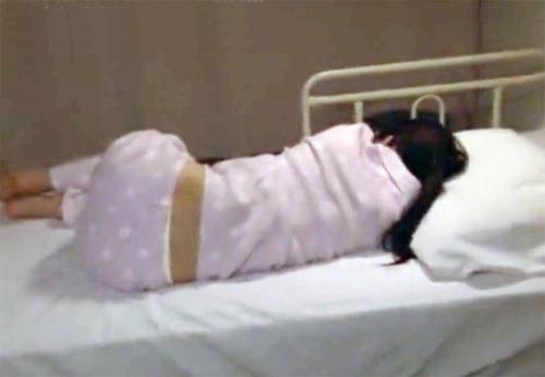 ＜レ●プ＞入院中のエロ尻くびれ美少女JKさん♪ 隣ベッドの中年チンポに夜這いされ鬼ピスぶっかけされてしまう！
