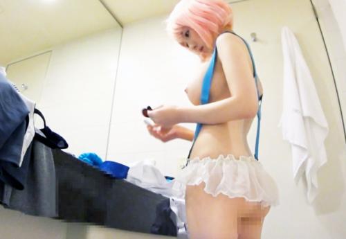 【個撮】極エロE神乳プリ尻ボディ★美形ピンク髪美少女レイヤーさん♪ 卑猥コス着衣のまま極太チンポでハメ倒されてしまう！