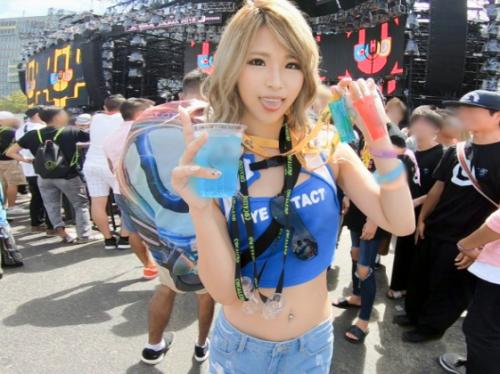 【ギャル×ナンパ3P】細身エロ淫尻★最強金髪フェスGAL美女さん♪ 卑猥汁ダダ漏れマンコを巨根2本でハメ倒されてしまう！