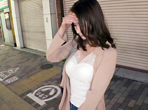 ＜巨乳熟女×ナンパ＞奇跡の三十路★品川の30歳美人アパレルショップ店員さん！ 卑猥汁ダダ漏れマンコをハメ倒されてしまう！