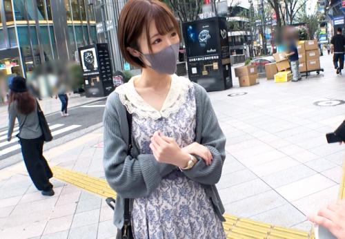 ＜新宿ナンパ＞文学部に通うお上品な女子大生さん♪ 清楚なのにドMなマンコ晒して首絞めピスで中イキしてしまう！ 真白美生