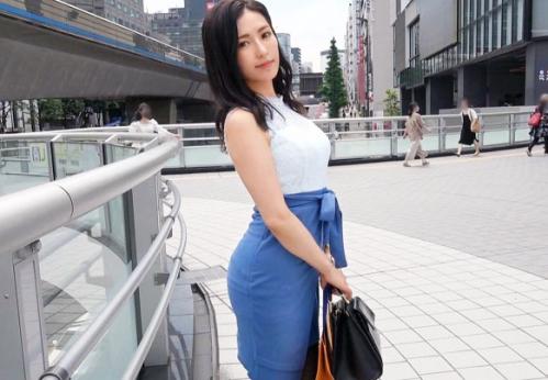 ＜巨乳＞お上品なエロ尻アラサー主婦さん♪ ご奉仕フェラでギン勃ちの極太チンポで潮吹き人妻マンコを鬼ピスさせてしまう！