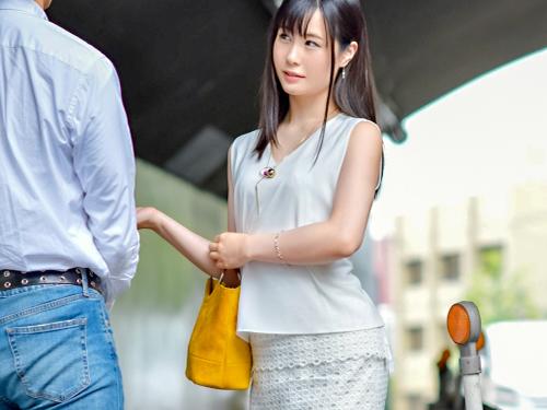 ＜人妻×中出し＞三十路前スレンダー淫尻★お上品な美人アラサー奥様！旦那不在の自宅でイキ潮マンコに中出しされてしまう！