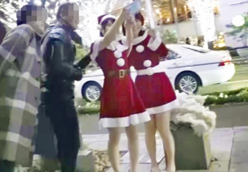 ＜ギャル×乱交＞極上色白美ボディ★サンタコスGAL美女さん♪ 超敏感なロリ顔マンコを巨根ピストンされてしまう！