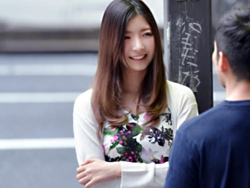 ＜巨乳人妻×中出し＞極エロ淫尻★新宿のお上品な美人アラサー奥様！ 旦那不在の自宅で人妻性欲マンコに中出しされてしまう！