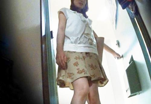 ＜人妻ナンパ＞お上品な三十路のお淑やか妻さん♪ 飲み屋で知り合ってお持ち帰りされたチャラ男チンポに中出しされてしまう！