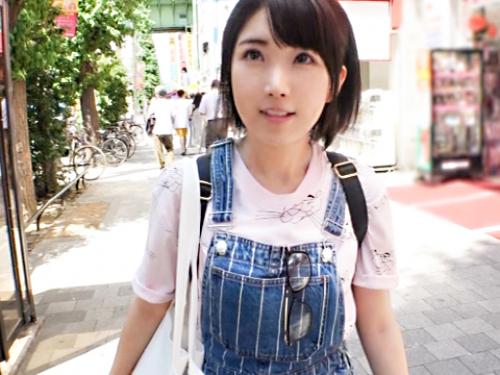 ＜素人×ナンパ＞秋葉原のロリかわ娘★黒髪ショートカット19歳美少女JDさん！イキ潮マンコを極太チンポでハメ倒される！
