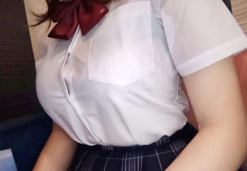 【JK×円光】Hカップ爆乳ボディ★激カワ制服J系美少女さん♪ 着衣のままイラマご奉仕したおじチンポでハメ倒されてしまう！