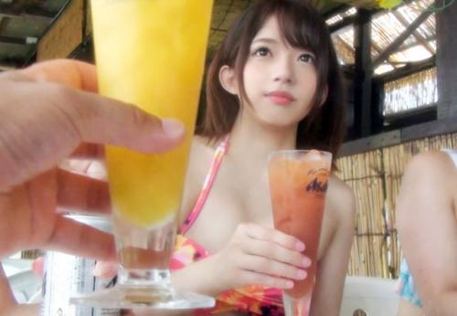 ＜ギャル×海ナンパ＞爆エロ変態ボディ★一見清楚なドビッチ美少女さん♪ 乳首ビンビンに勃起させて濃厚ザー汁搾取してしまう！