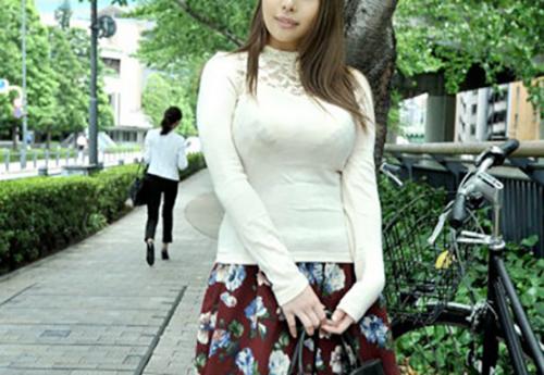 【中出し】95cm！爆乳猥尻ボディ★大手食品メーカー勤務の美人OLさん♪真性マゾ変態マンコを調教専用オナホされてしまう！