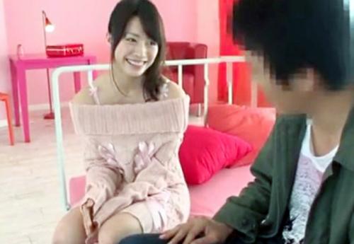＜素人＞極上スレンダーボディ美女さん♪ ネットで募集した素人チンポをビン勃ちさせて大量射精させてしまう！