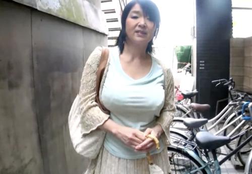 【熟女】Hカップ真性マゾ巨尻ボディ★五十路のパート主婦さん(51)♪ 拘束調教に淫汁溢れるドMマンコでイキ狂ってしまう！