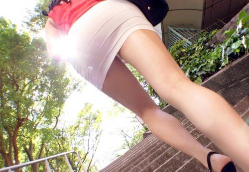 百貨店で受付嬢してるスレンダーエロ尻美女さん♪ 舐め犬志望のドMマンコを濡らして鬼ピストンさせてしまう！