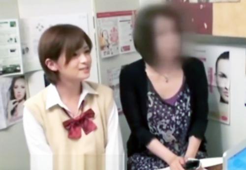 ＜女子校生＞ショートカットの制服美少女JKさん♪ ママと来店したマッサージ店で鬼畜施術師チンポに犯されてしまう！