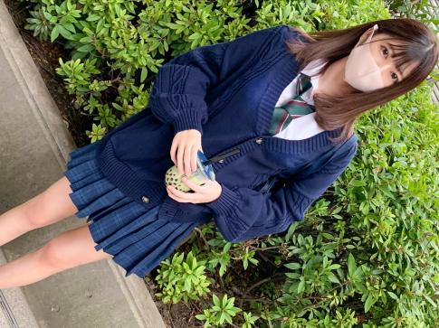 【美少女JK×中出し】細身スレンダー淫尻★激カワ制服jK美少女さん♪ 年上好きマンコで絶倫おじチンに中出しさせてしまう！