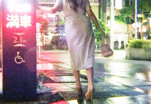 ＜ナンパ＞爆エロH超乳デカ尻ボディ★超肉感アラサー美人OLさん(25)♪ 泥酔して潮吹く卑猥マンコを鬼ピスされてしまう！