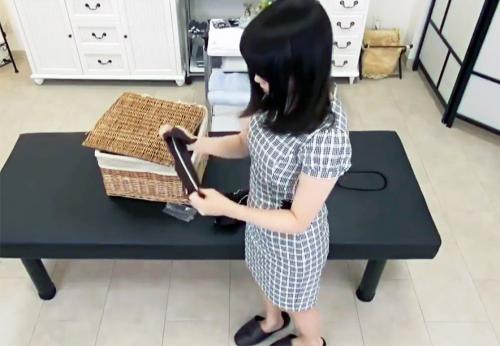 ＜人妻＞タイトワンピのエロ尻奥さん♪ 性感オイルエステのマッサージ師チンポに中出しおねだりしてしまう！