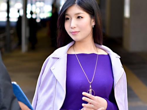 ＜熟女×中出し＞三十路 巨乳エロ猥尻★新宿の31歳お上品な美人専業主婦さん！ 旦那不在の自宅で人妻マンコに中出しされる！
