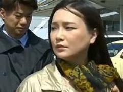 21歳の娘を持つ罰イチ女はチンポが大好物。そして向かうのは満員バス。チンポを触ってマ〇コを触らす変態行為、そして・・・