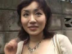 ＜熟女ナンパ＞謝礼の金額を聞いて態度がかわるエロ妻。チンポを咥え挿入、最後には何回も絶頂、中出しセックス、神企画
